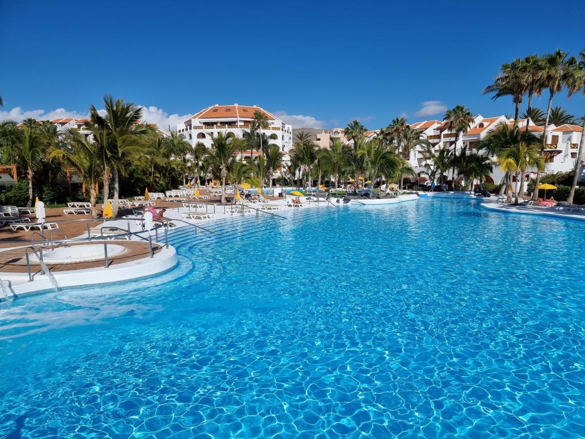 Studio No 2 Just 100 To Beach And Sea, Large Terrace, Heated Pool, Wifi, Aircondition For A Fee Playa de las Américas Exterior foto